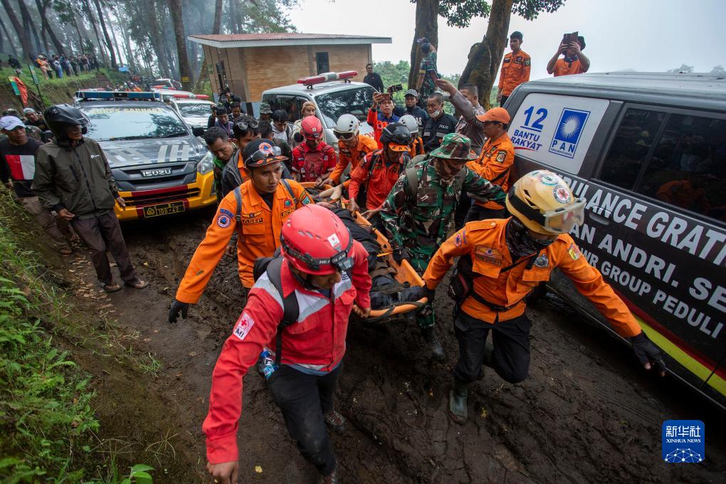 印尼火山噴發(fā)已致至少11人死亡